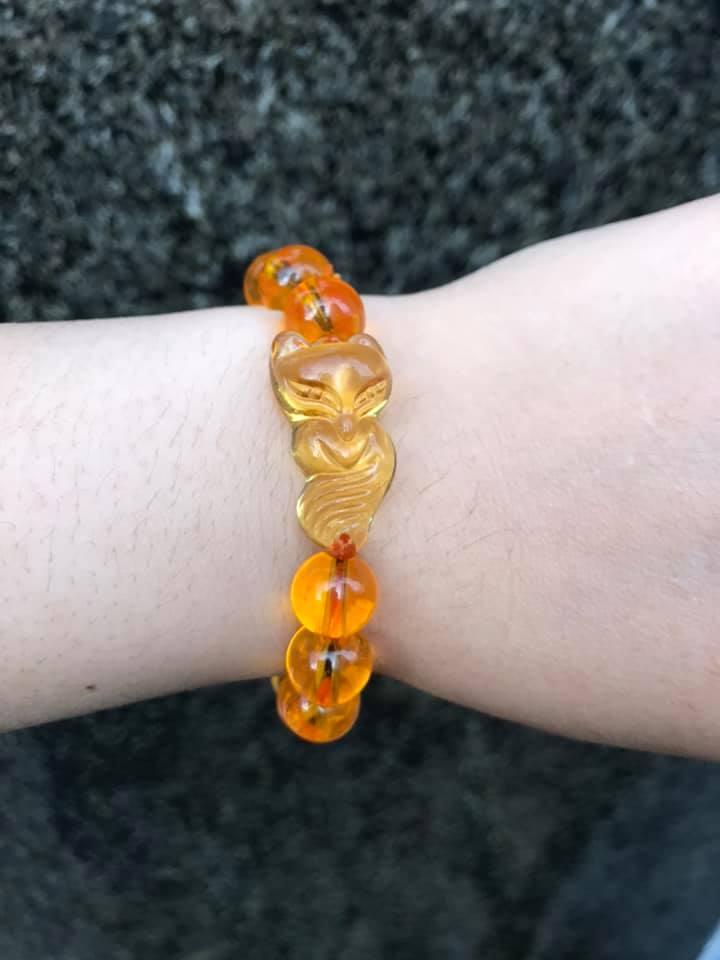 Vòng tay đá phong thủy hồ ly vàng